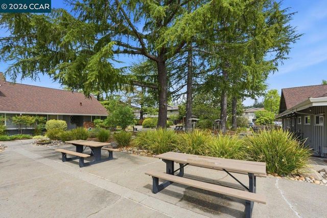 204 Miramonte Dr, Moraga, CA 94556