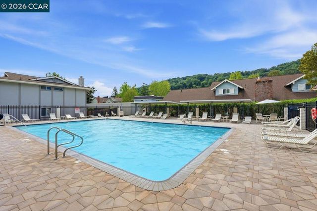 204 Miramonte Dr, Moraga, CA 94556