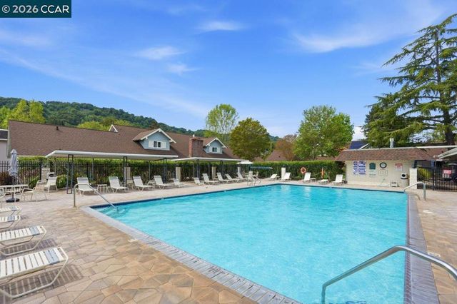 204 Miramonte Dr, Moraga, CA 94556