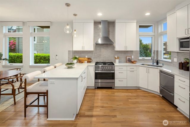 1516 Bigelow Avenue N, Seattle, WA 98109
