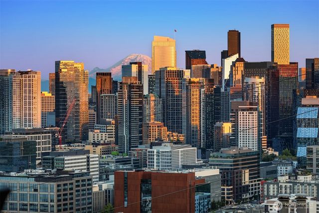 1516 Bigelow Avenue N, Seattle, WA 98109