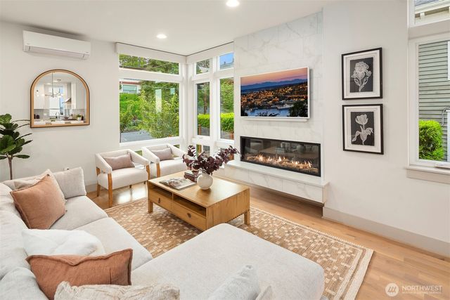 1516 Bigelow Avenue N, Seattle, WA 98109