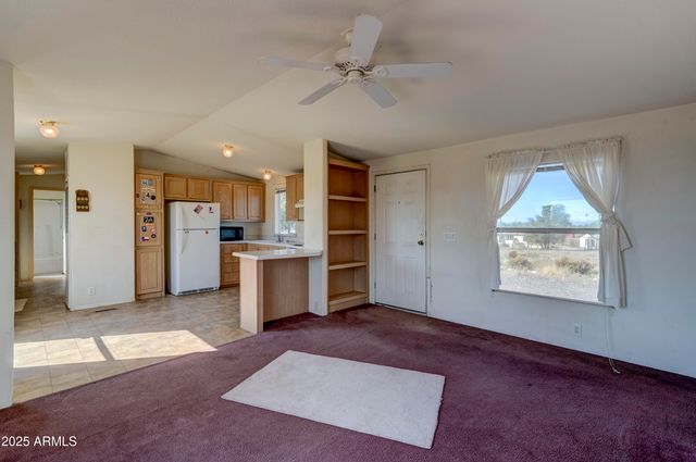 1805 W CARRIAGE Lane, Paulden, AZ 86334