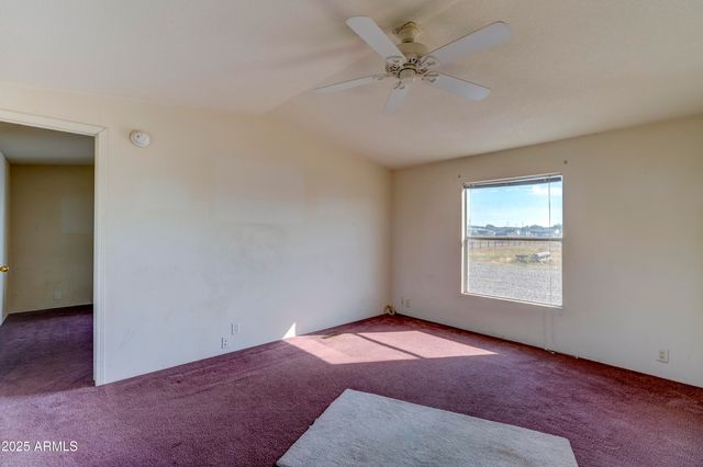 1805 W CARRIAGE Lane, Paulden, AZ 86334