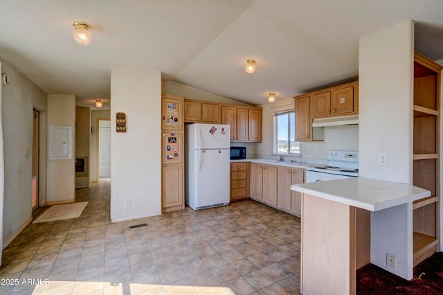 1805 W CARRIAGE Lane, Paulden, AZ 86334