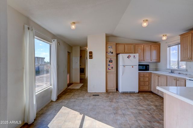 1805 W CARRIAGE Lane, Paulden, AZ 86334
