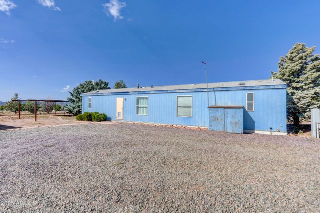 1805 W CARRIAGE Lane, Paulden, AZ 86334