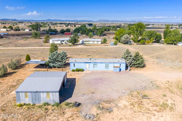 1805 W CARRIAGE Lane, Paulden, AZ 86334