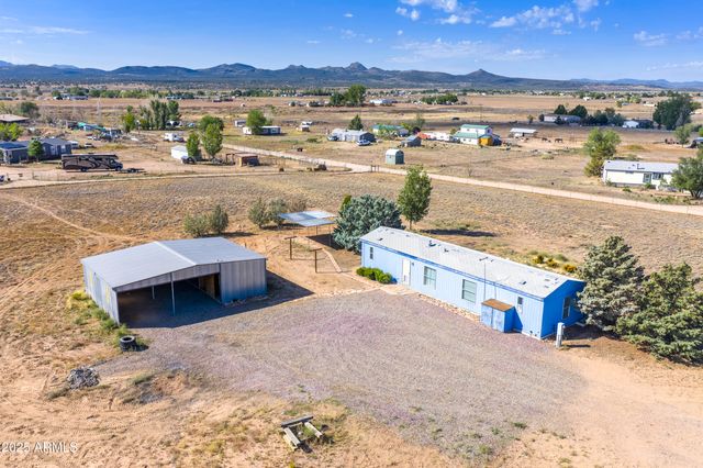 1805 W CARRIAGE Lane, Paulden, AZ 86334