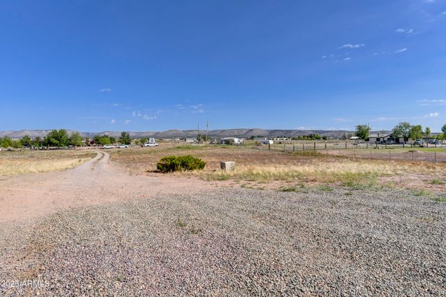 1805 W CARRIAGE Lane, Paulden, AZ 86334
