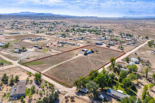 1805 W CARRIAGE Lane, Paulden, AZ 86334