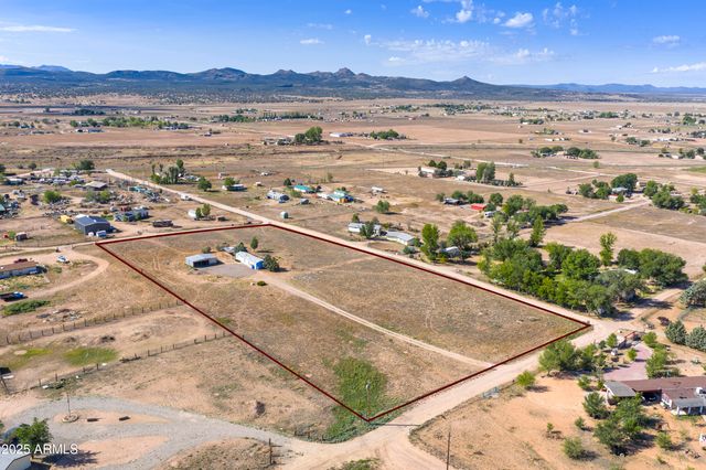 1805 W CARRIAGE Lane, Paulden, AZ 86334