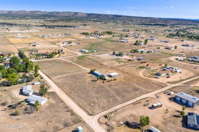 1805 W CARRIAGE Lane, Paulden, AZ 86334