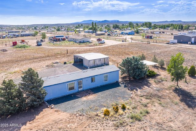 1805 W CARRIAGE Lane, Paulden, AZ 86334