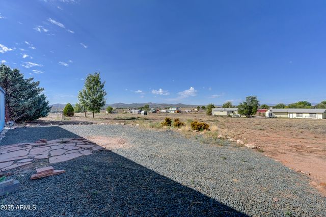 1805 W CARRIAGE Lane, Paulden, AZ 86334