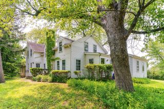 30128 N Saint Marys Road, Libertyville, IL 60048