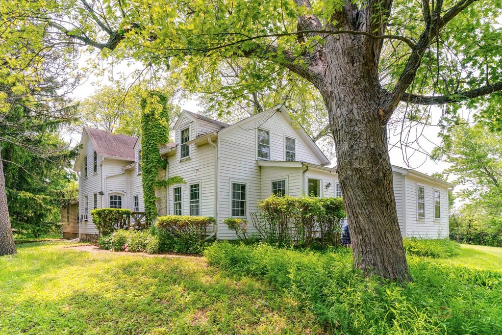 30128 N Saint Marys Road, Libertyville, IL 60048