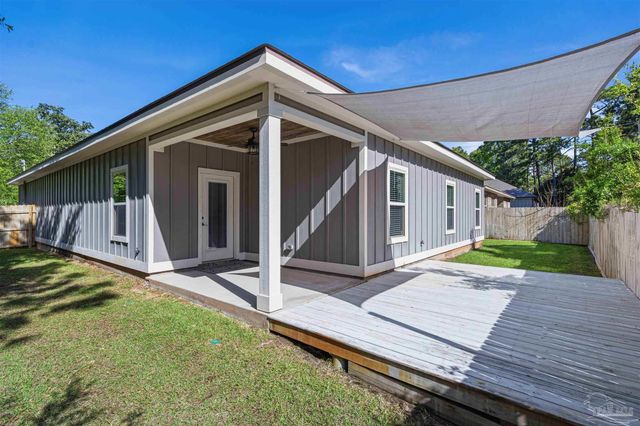 1786 Joybrook Rd, Navarre, FL 32566