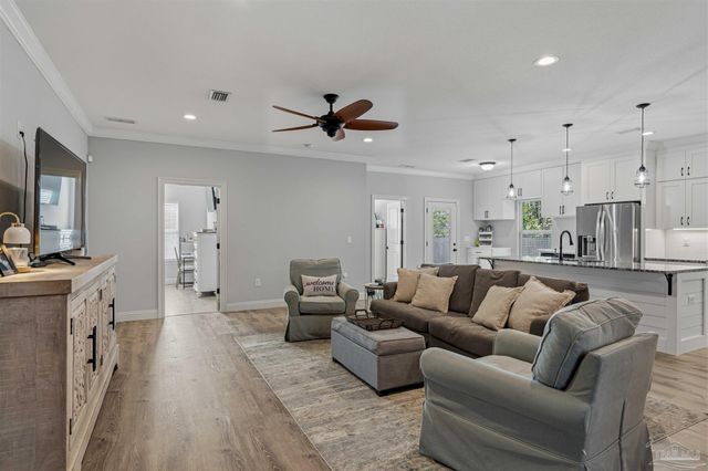 1786 Joybrook Rd, Navarre, FL 32566