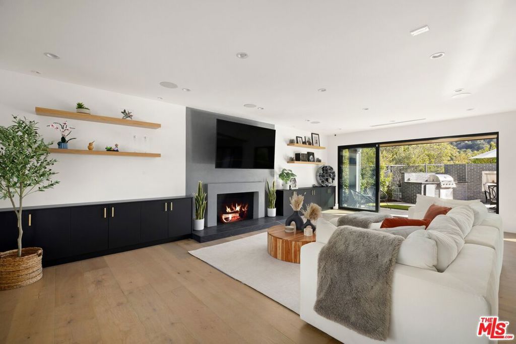 11454 Dona Evita Drive, Studio City, CA 91604 — photo 4