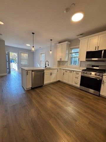 22 Madison Ave 1, Cambridge, MA 02140