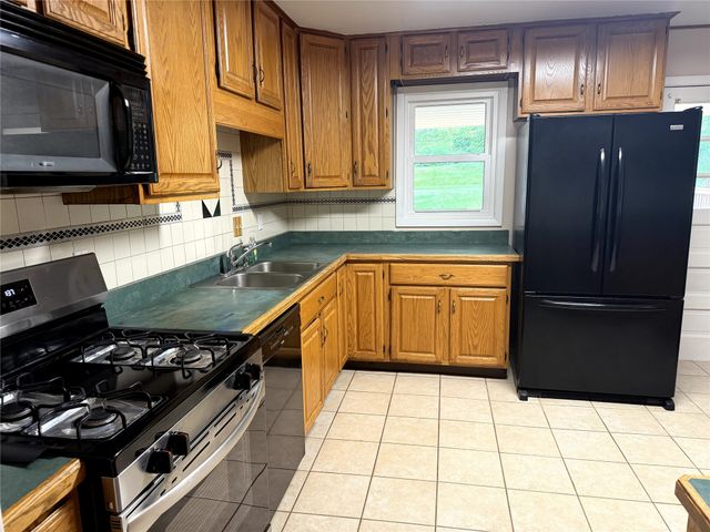 651 MINEO Drive, Erie, PA 16509
