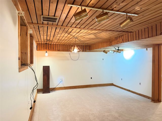 651 MINEO Drive, Erie, PA 16509