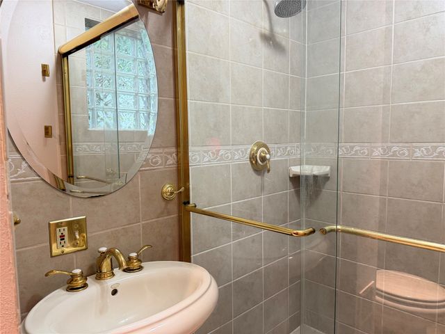 651 MINEO Drive, Erie, PA 16509