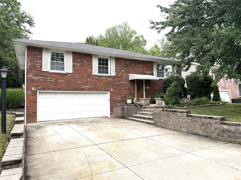 651 MINEO Drive, Erie, PA 16509