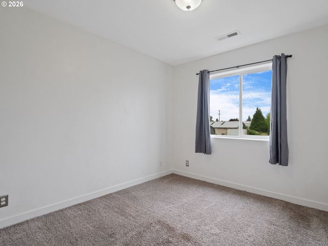 730 BOZARTH Ave, Woodland, WA 98674