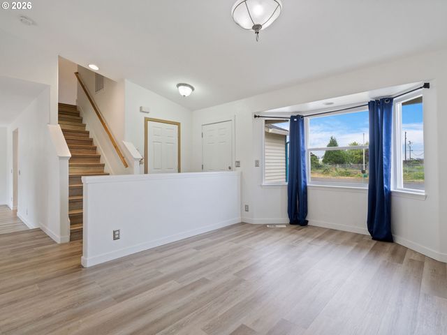 730 BOZARTH Ave, Woodland, WA 98674