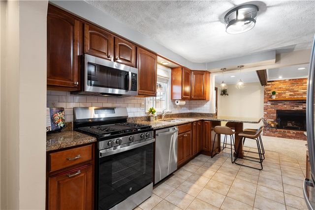 994 Westchester Rd, South Park, PA 15129