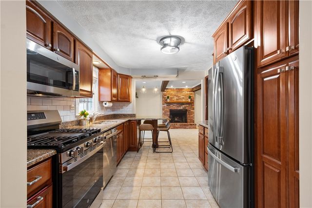 994 Westchester Rd, South Park, PA 15129