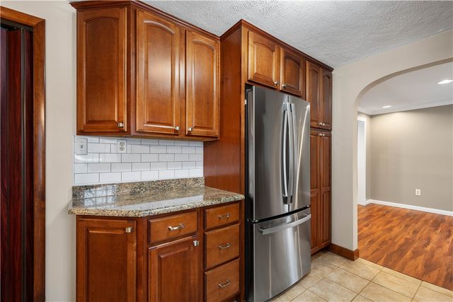 994 Westchester Rd, South Park, PA 15129