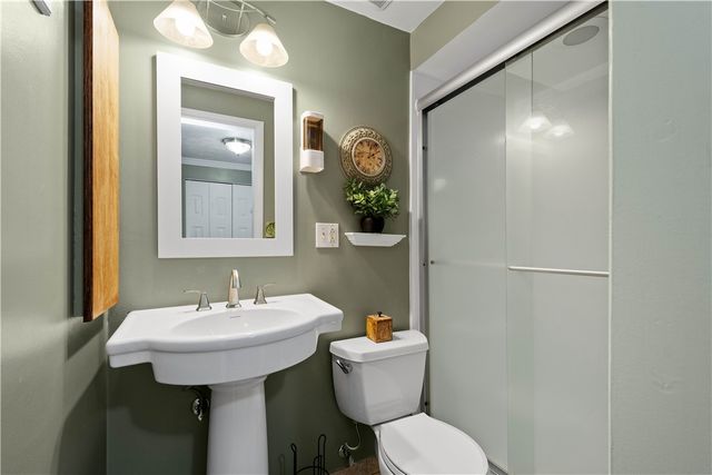 994 Westchester Rd, South Park, PA 15129