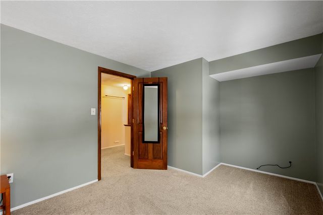 994 Westchester Rd, South Park, PA 15129