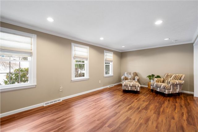 994 Westchester Rd, South Park, PA 15129