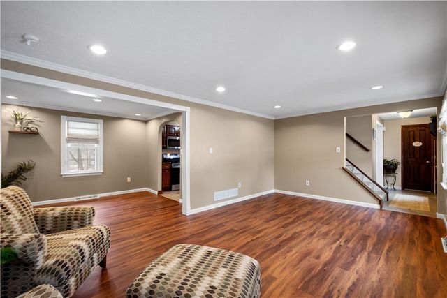 994 Westchester Rd, South Park, PA 15129