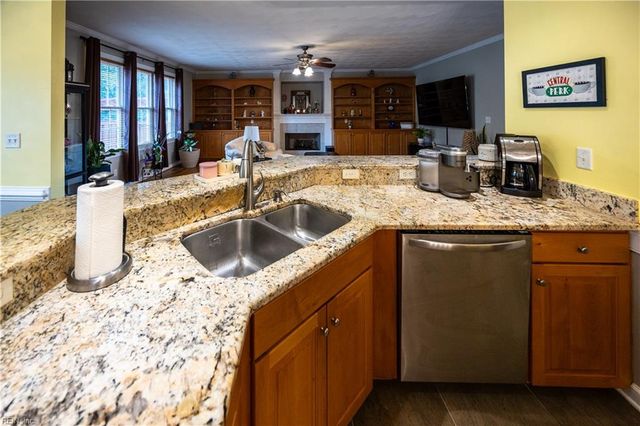 1503 Theodora CT, Chesapeake, VA 23322