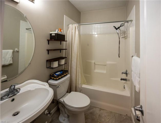 1503 Theodora CT, Chesapeake, VA 23322