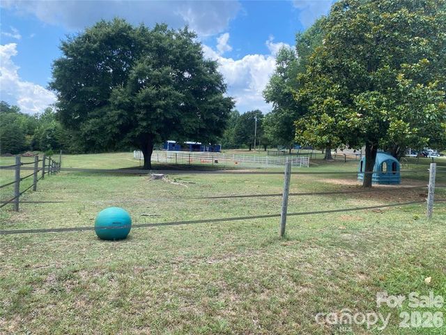 1568 John Smith Road, Columbus, NC 28722