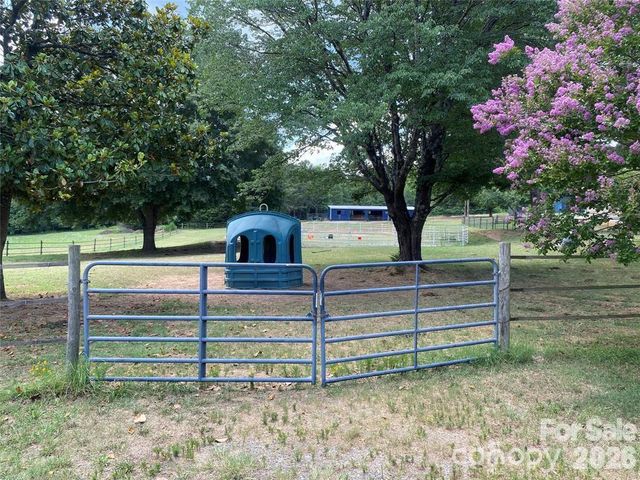 1568 John Smith Road, Columbus, NC 28722