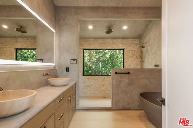 2474 Silver Ridge Avenue, Los Angeles, CA 90039