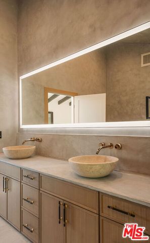 2474 Silver Ridge Avenue, Los Angeles, CA 90039
