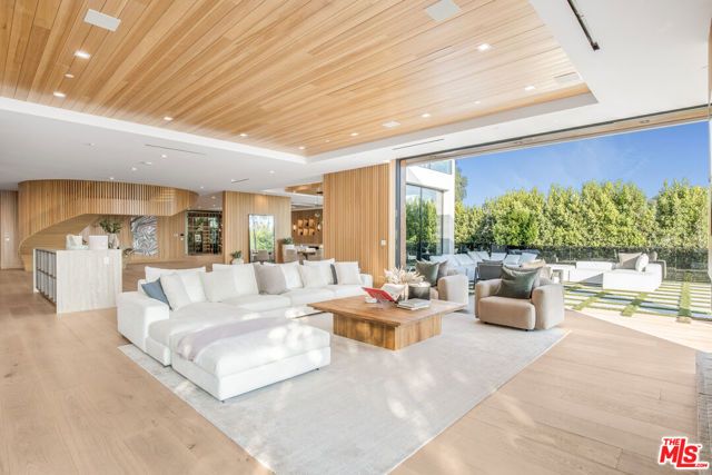 1033 Somera Road, Los Angeles, CA 90077