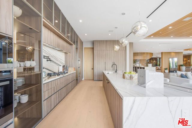 1033 Somera Road, Los Angeles, CA 90077