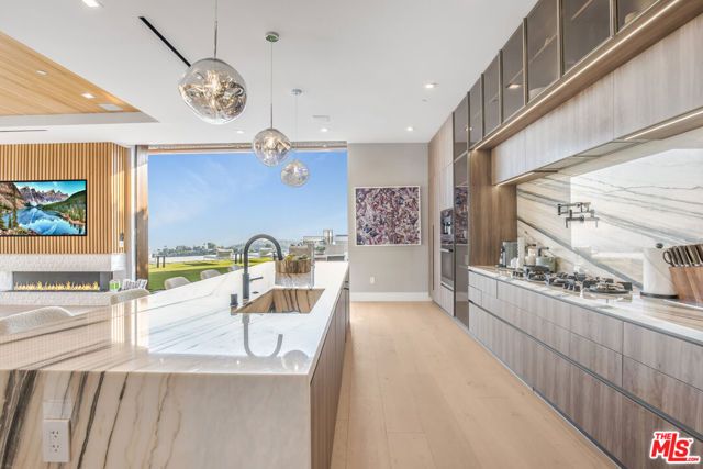 1033 Somera Road, Los Angeles, CA 90077