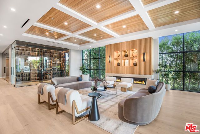 1033 Somera Road, Los Angeles, CA 90077