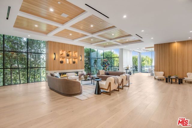 1033 Somera Road, Los Angeles, CA 90077