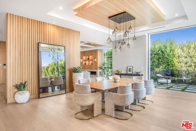 1033 Somera Road, Los Angeles, CA 90077